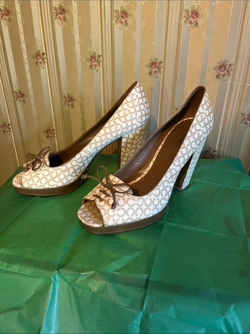 Coach Signature Corey Perp Toe Heels - Picture 2 of 10